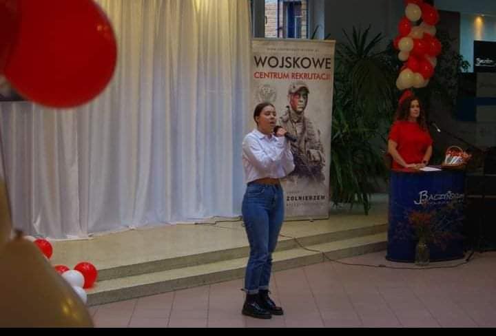 Reprezentantki ZSCH na I Kujawskim konkursie Pieśni Patriotycznej i Wojskowej