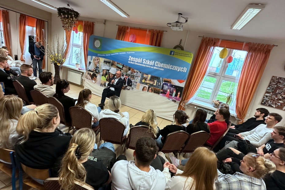 Prezydent Włocławka Marek Wojtkowski rozmawiał z maturzystami z „Chemika”