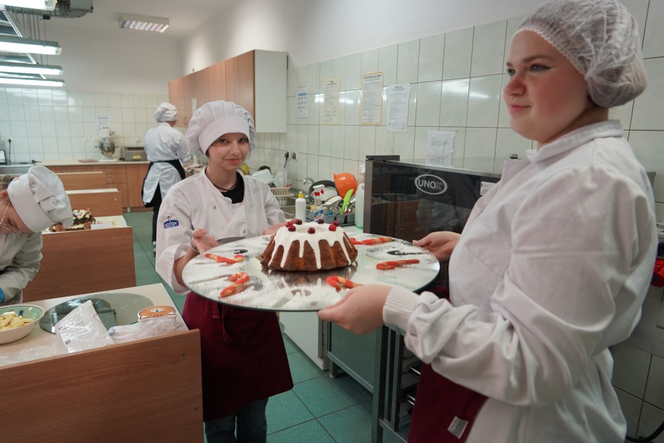 Prace konkursowe „Ciasto bożonarodzeniowe na świątecznym stole”